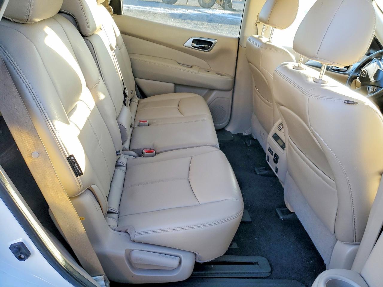 2020 Nissan Pathfinder sl