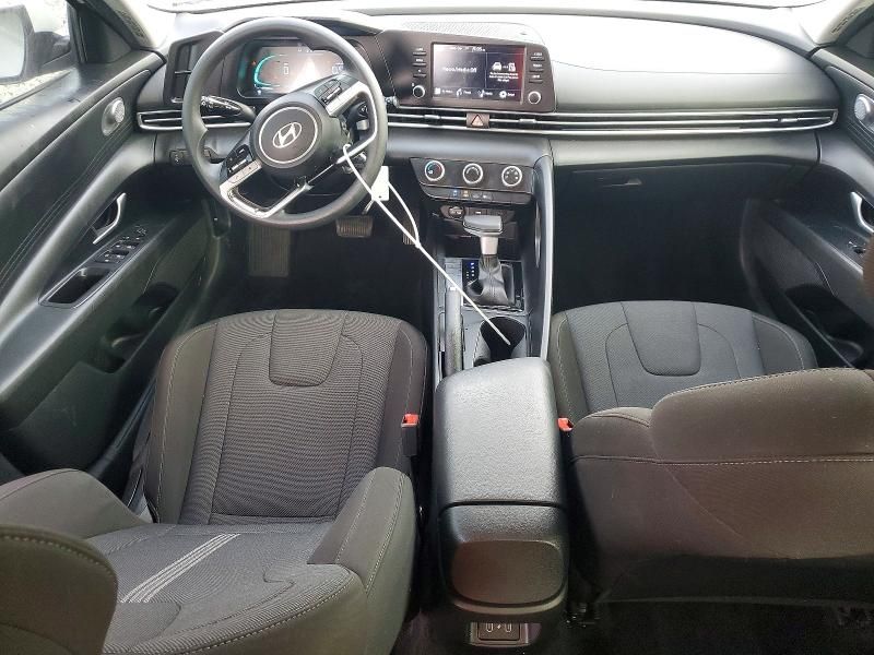 2024 Hyundai Elantra se