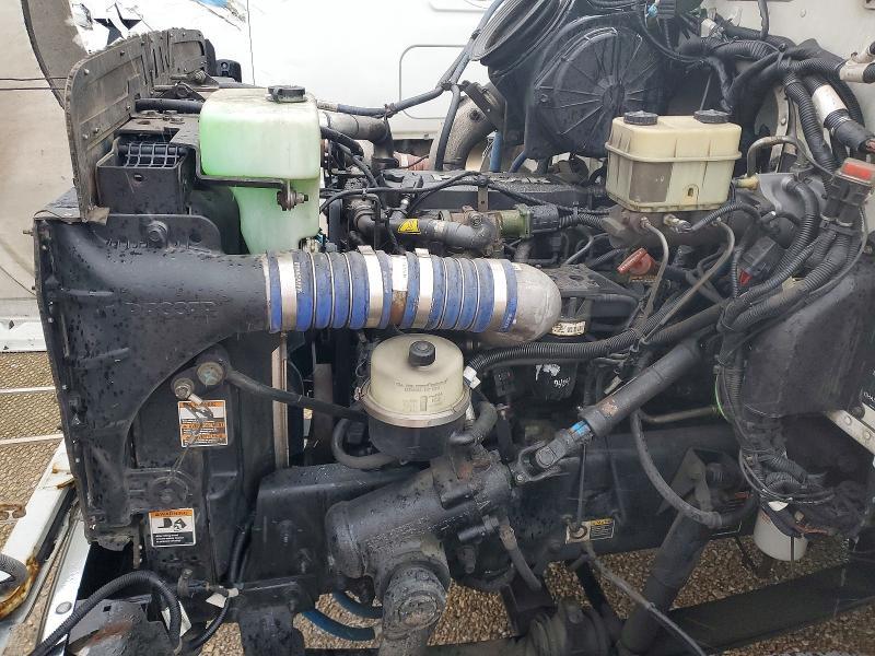 2016 Peterbilt 337 box Truck