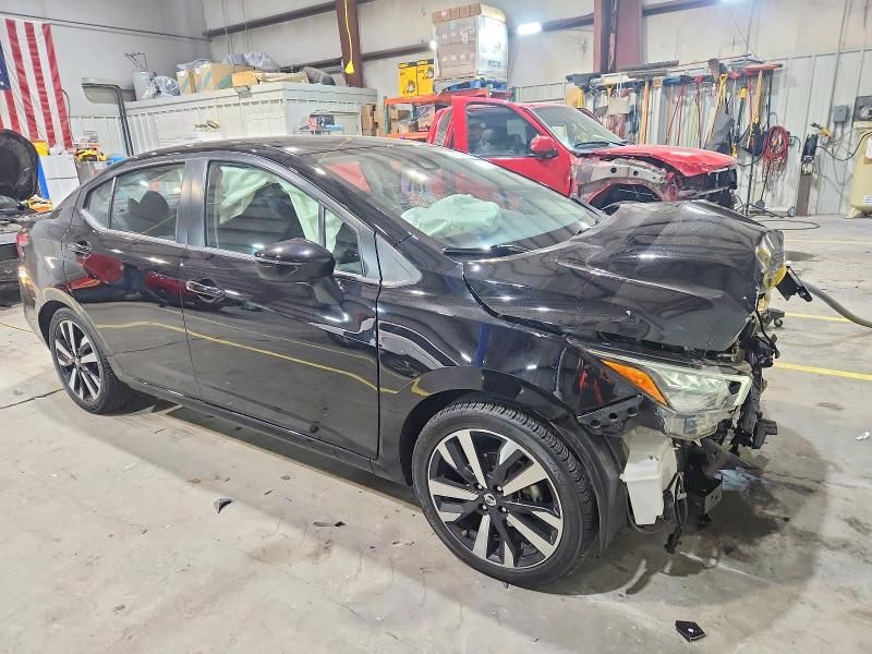 2022 Nissan Versa sr