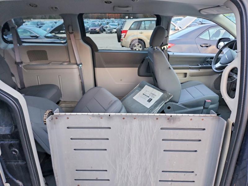 2009 Chrysler Town & Country lx