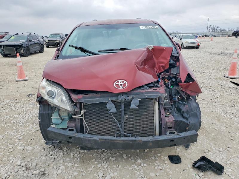 2013 Toyota Sienna le