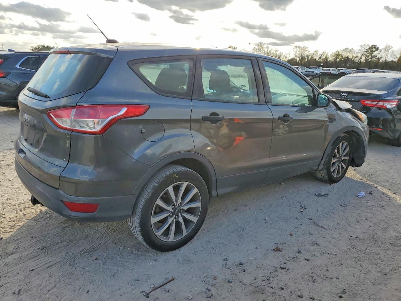 2015 Ford Escape s