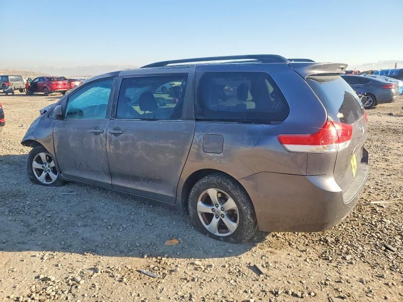 2013 Toyota Sienna le