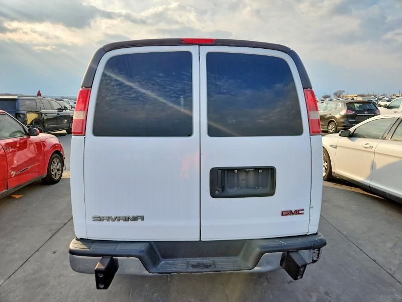 2017 GMC Savana 2500 Delivery van