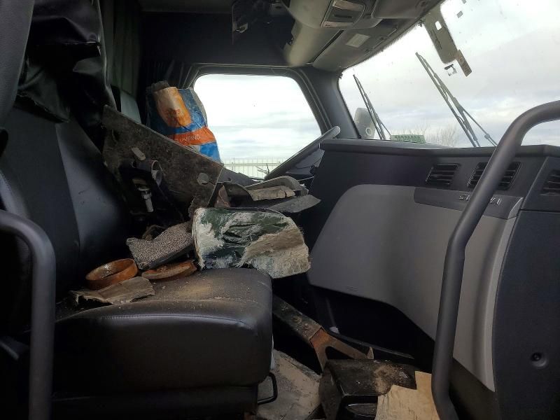 2020 Freigliner 2020 Freightliner Cascadia 126 Semi Truck