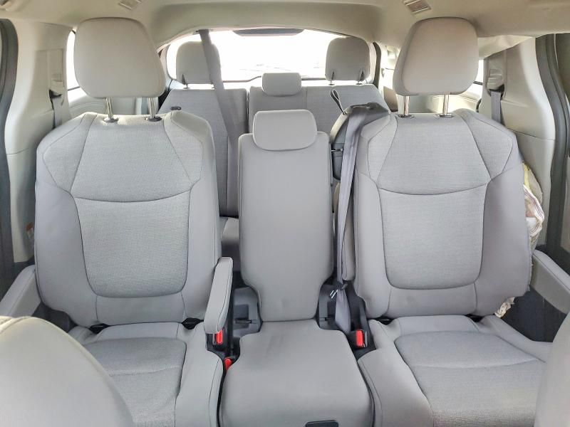 2023 Toyota Sienna le