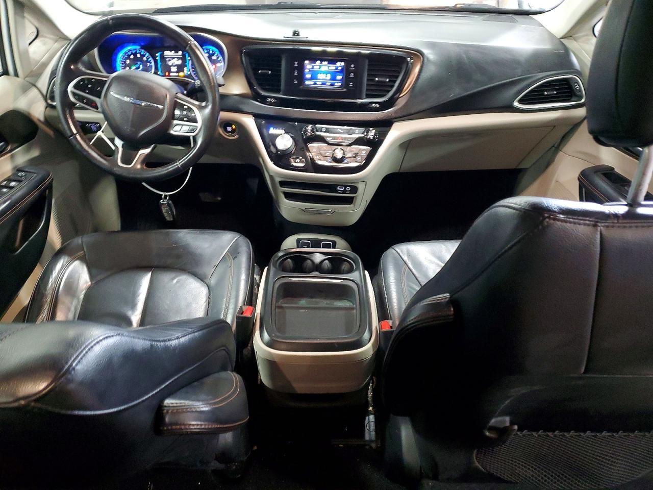2017 Chrysler Pacifica Touring l