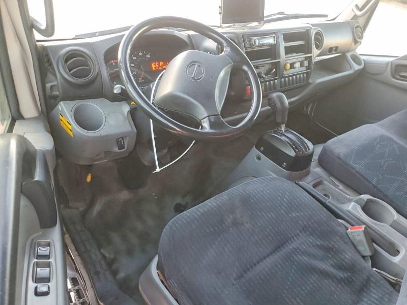 2017 Hino 195 box Truck