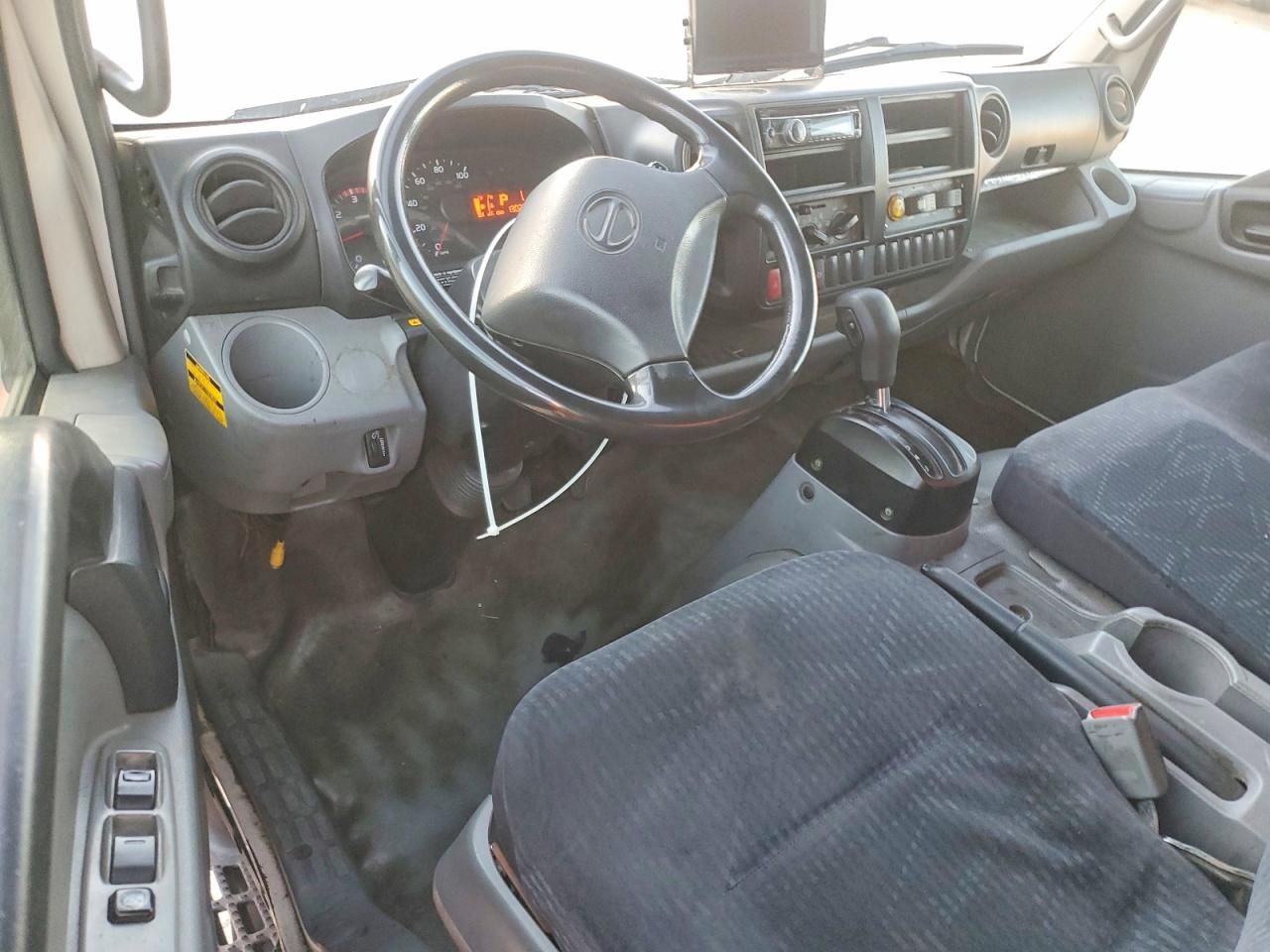 2017 Hino 195 box Truck