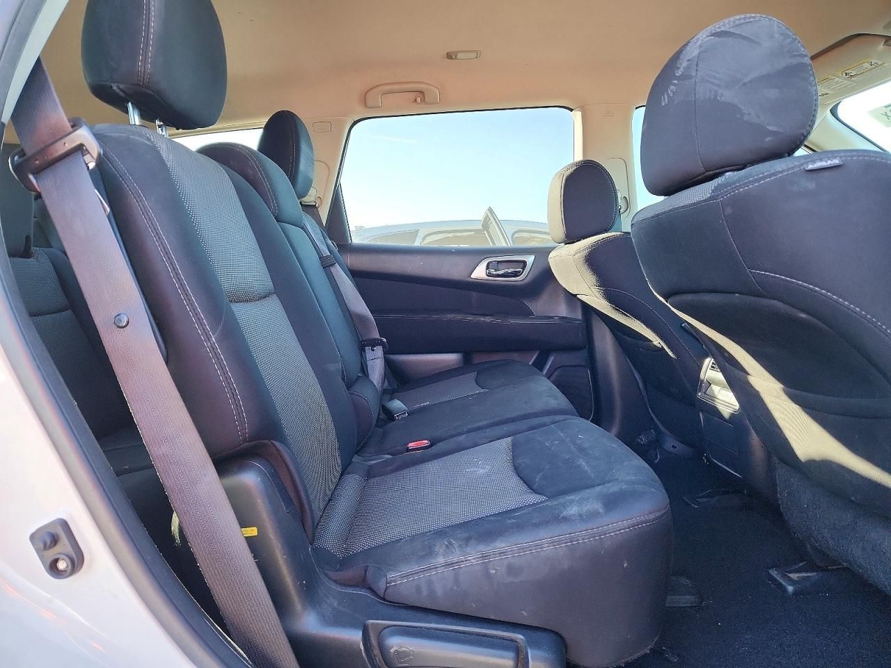 2017 Nissan Pathfinder s