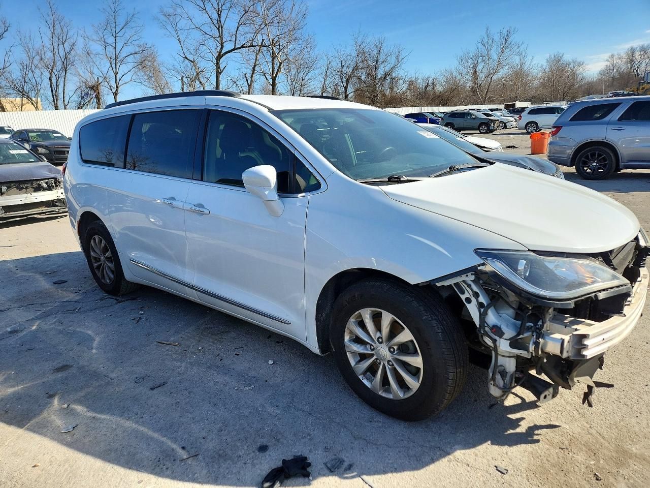 2017 Chrysler Pacifica Touring l