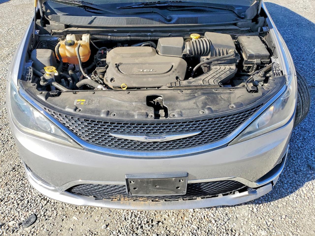 2017 Chrysler Pacifica Touring l