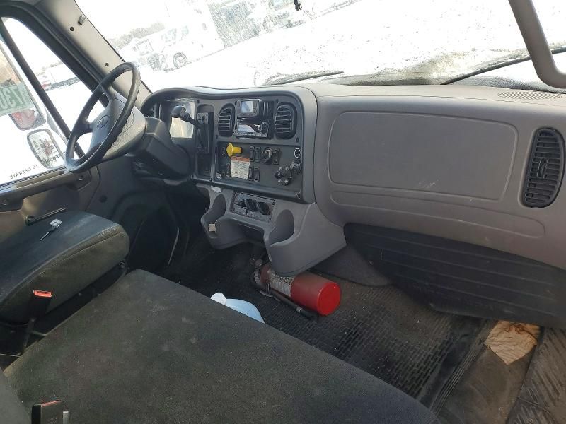 2017 Freightliner Business Class M2 BOX Truck