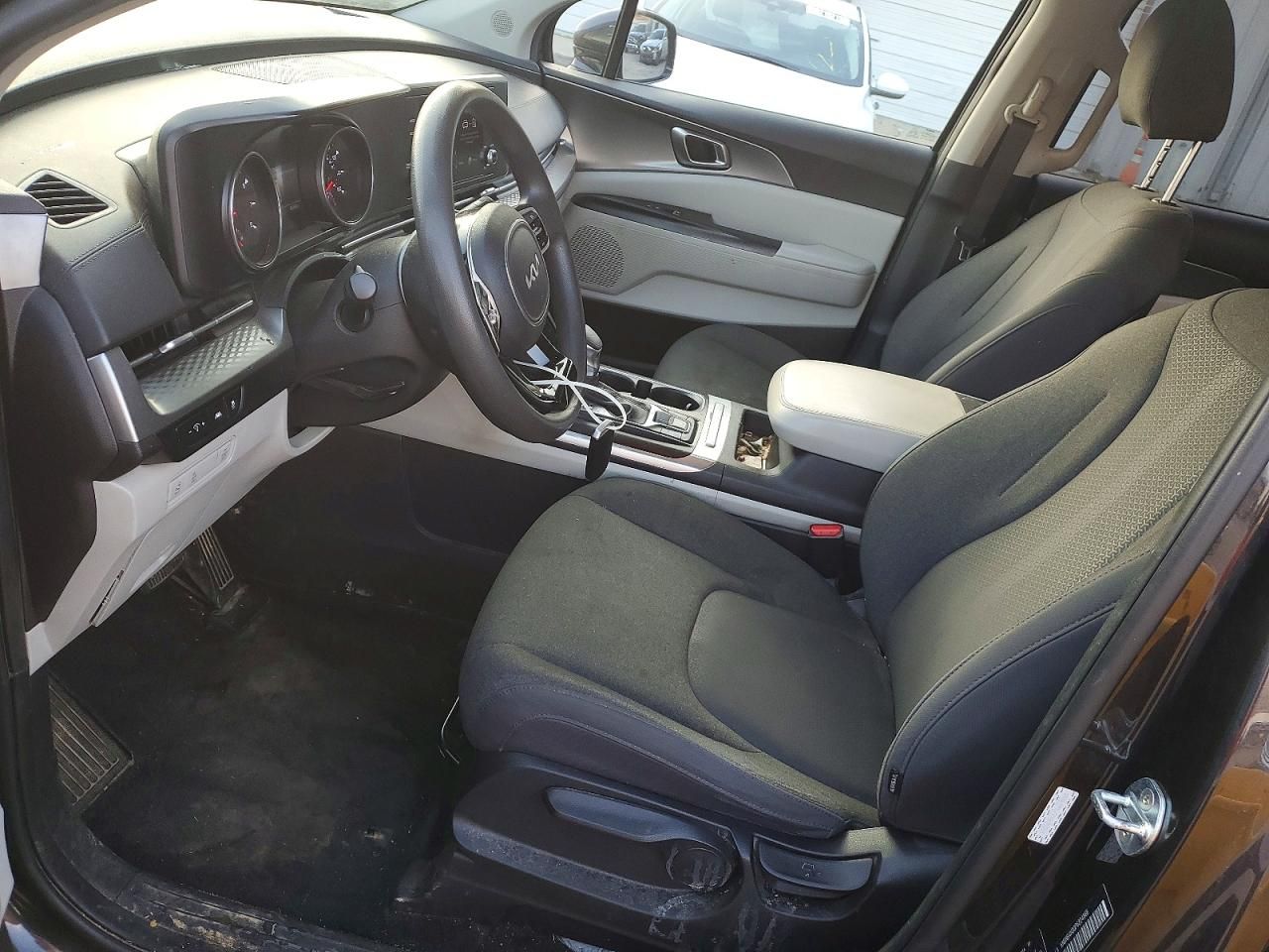 2023 KIA Carnival lx