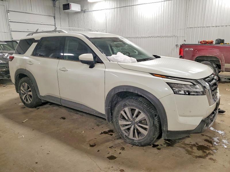 2022 Nissan Pathfinder sl