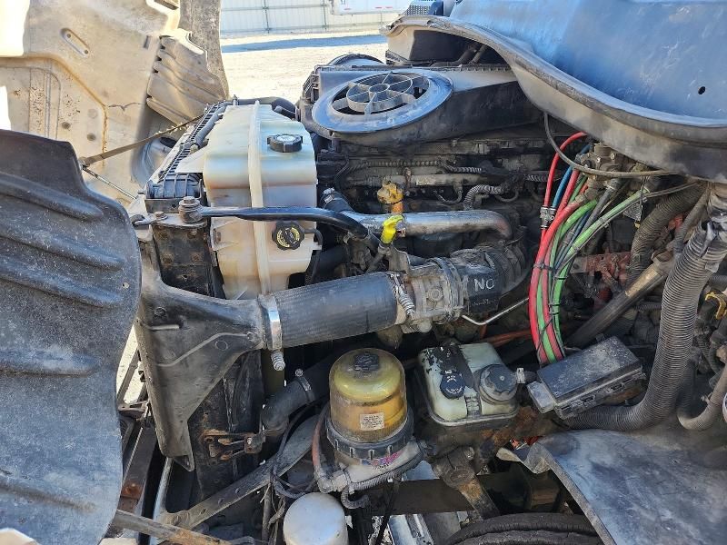 2016 Freightliner Cascadia 113 Semi Truck