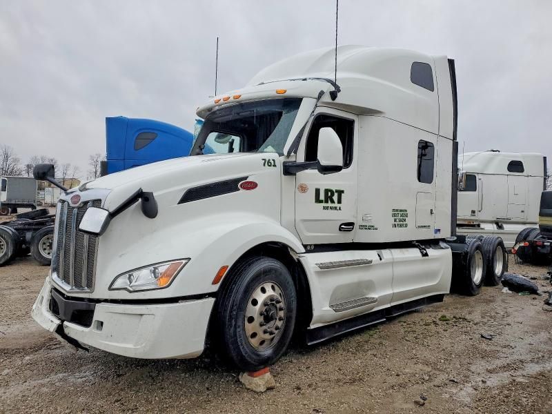 2023 Peterbilt 579 Semi Truck