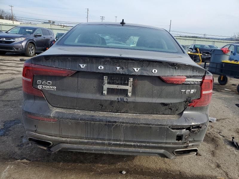 2019 Volvo S60 T8 R-design