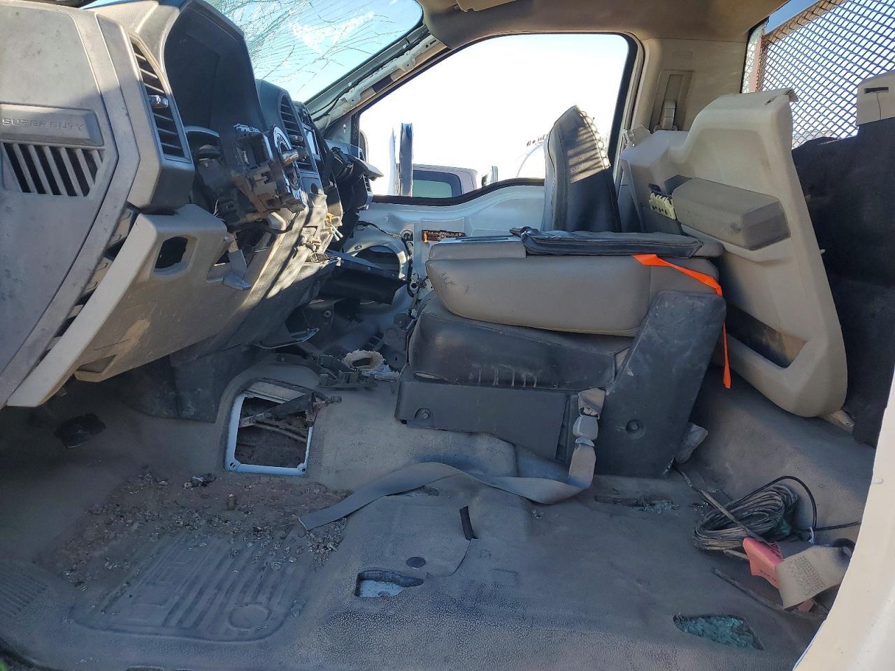 2018 Ford F550 Super Duty Flatbed Truck