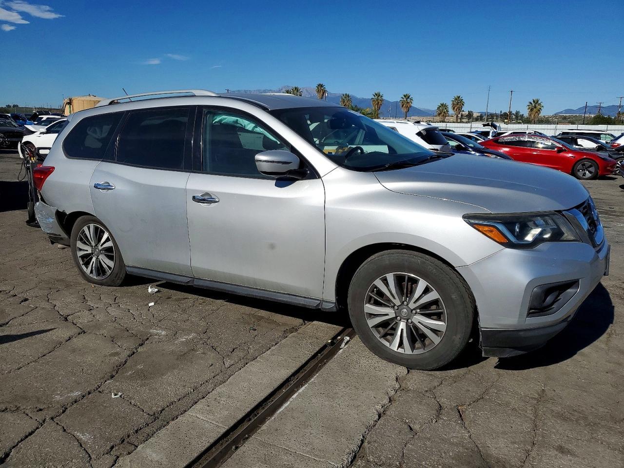 2017 Nissan Pathfinder s