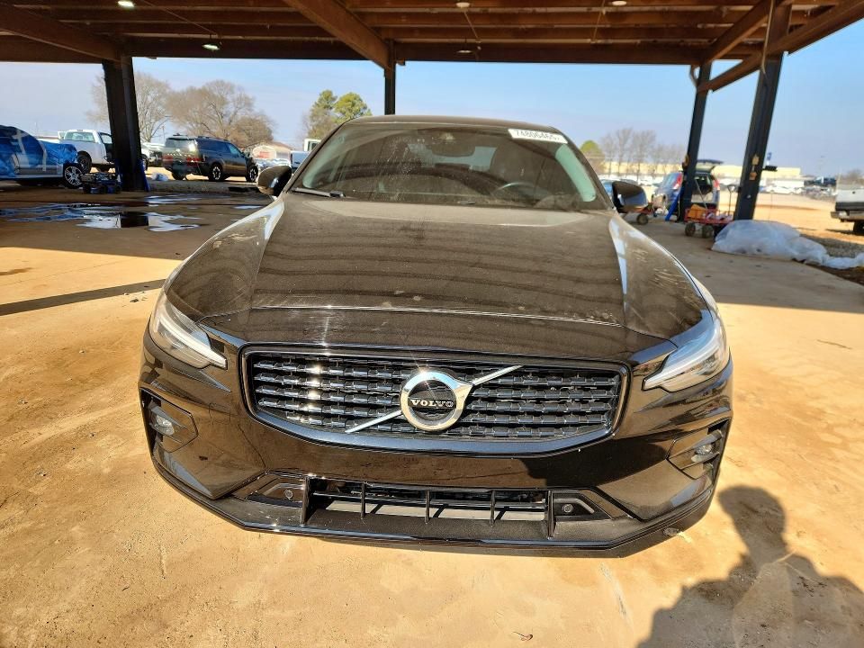 2022 Volvo S60 B5 Momentum