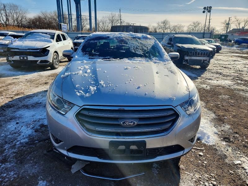 2018 Ford Taurus sel