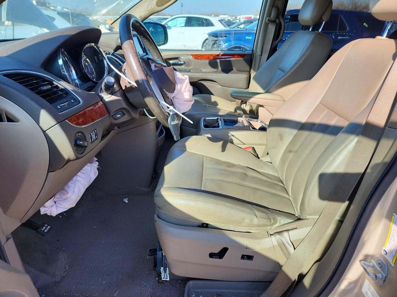 2013 Chrysler Town & Country Touring l