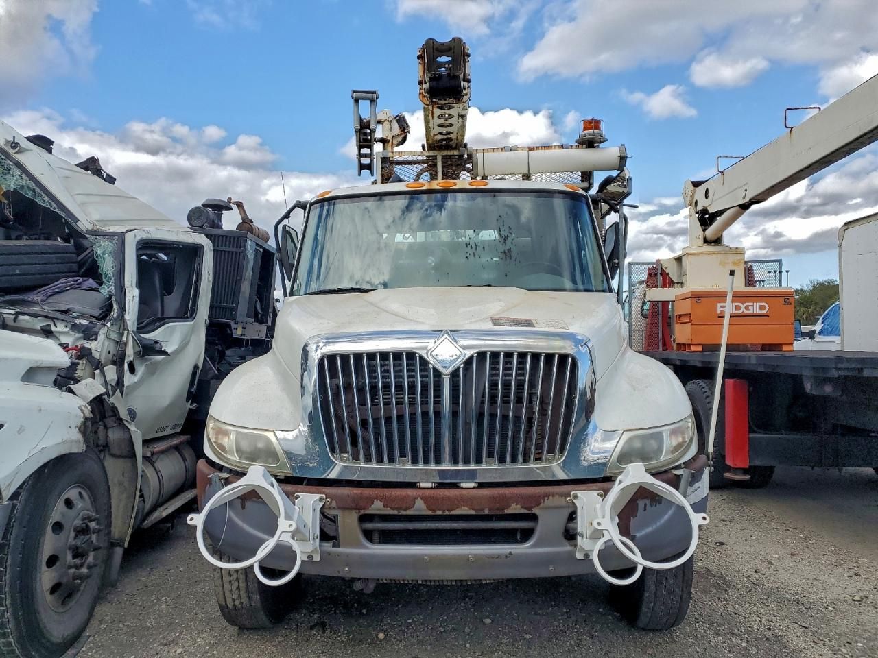 2006 International 4300 Cable Placer Bucket Truck