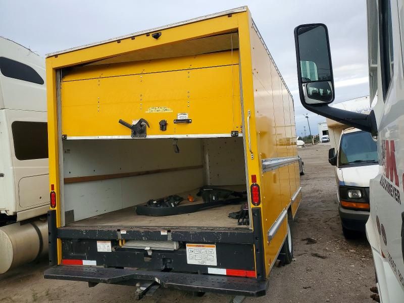 2022 GMC Savana Cut-box Truck