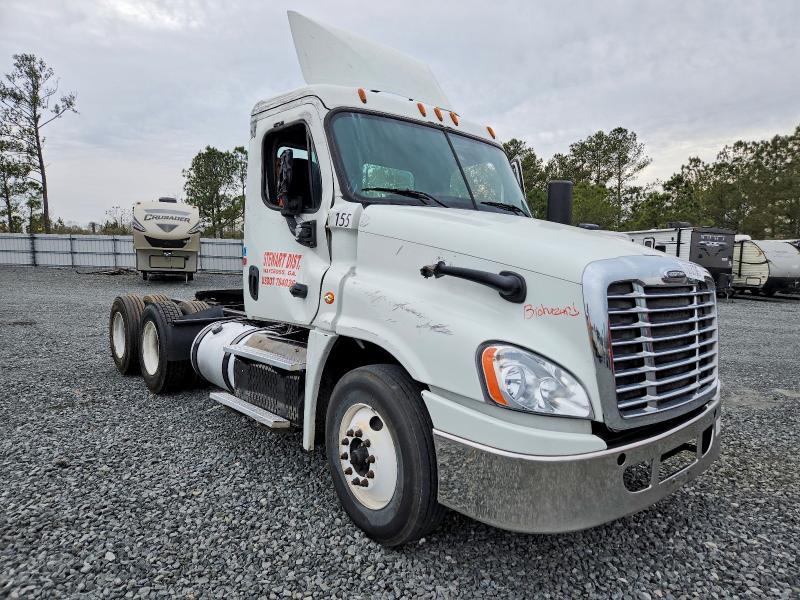 2016 Freightliner Cascadia 125 Semi Truck