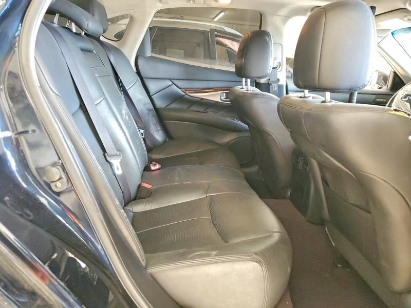 2015 Infiniti Q70 3.7