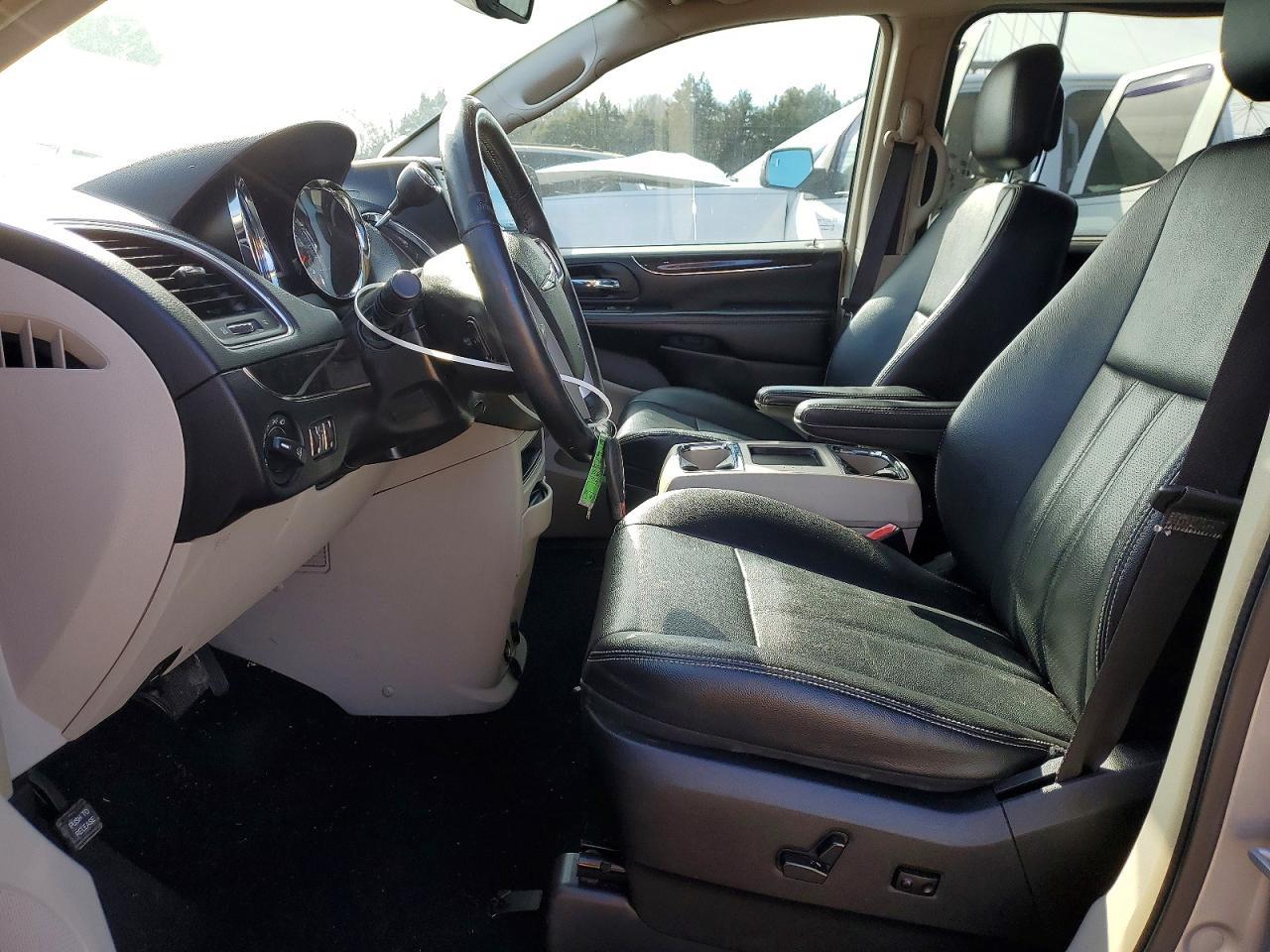 2016 Chrysler Town & Country Touring l