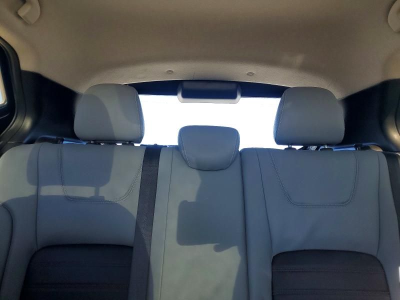 2022 Nissan Kicks sr