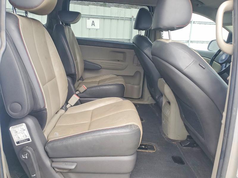 2016 KIA Sedona lx