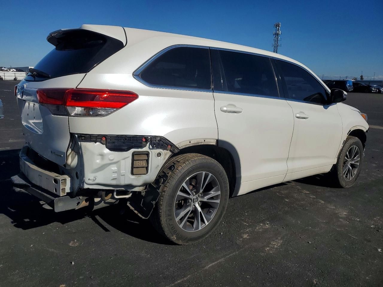 2018 Toyota Highlander le