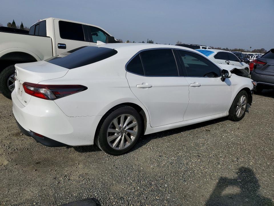 2021 Toyota Camry le