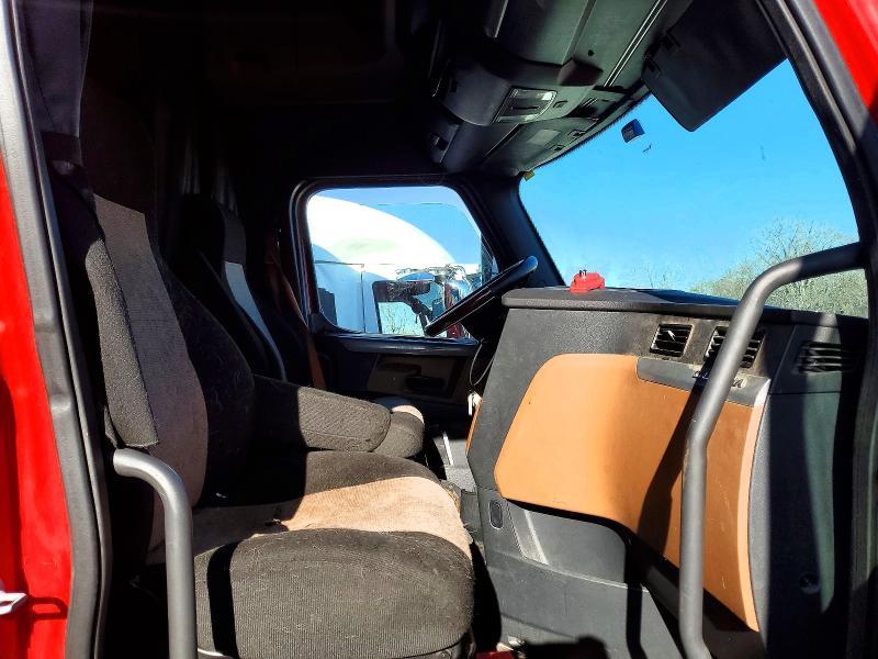 2020 Freightliner Cascadia 126