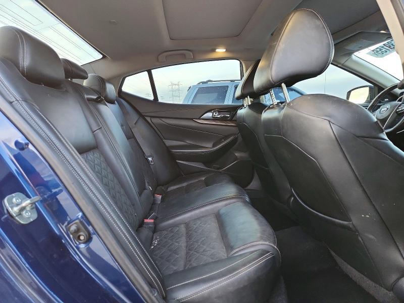 2017 Niss Maxima Platinum