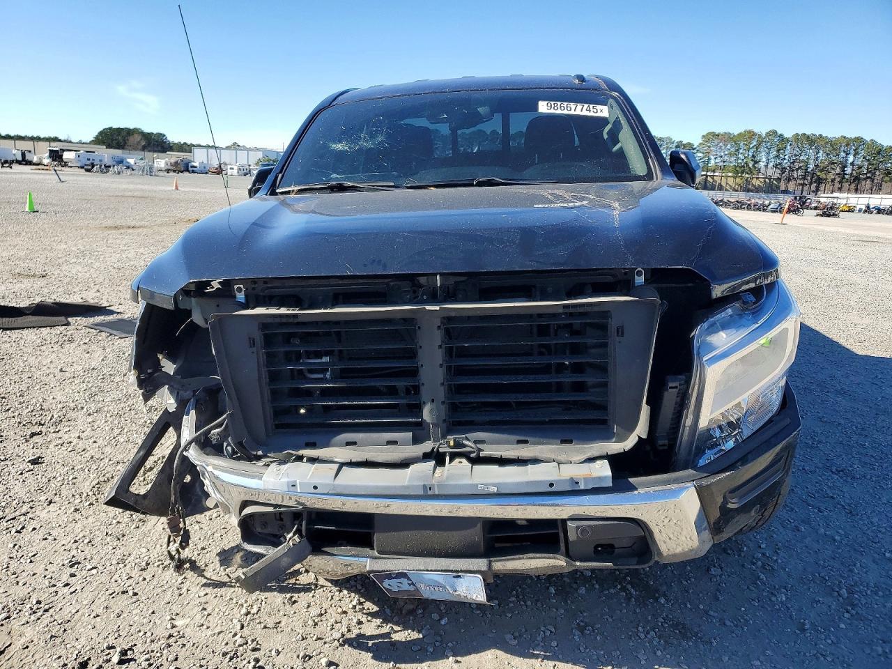 2021 Nissan Titan sv