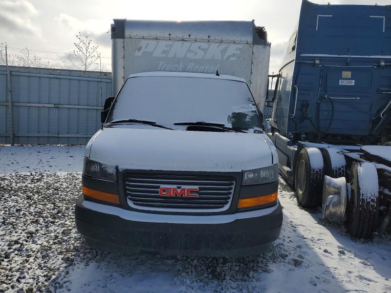 2022 GMC Savana CUT-BOX Truck