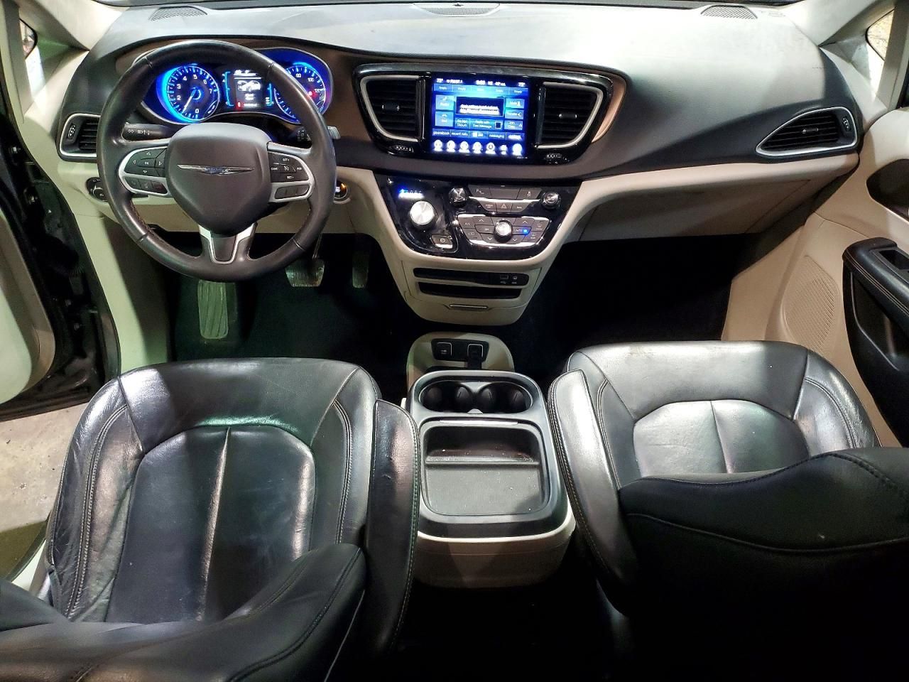 2017 Chrysler Pacifica Touring l