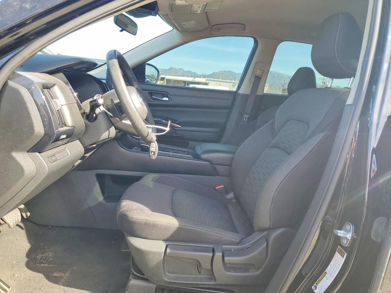 2022 Nissan Pathfinder s