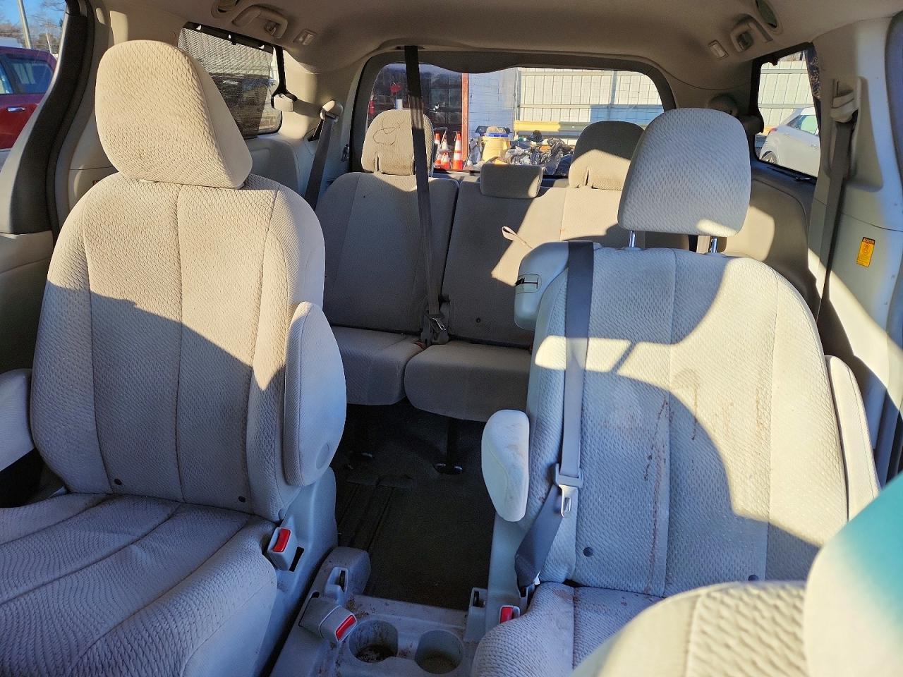 2011 Toyota Sienna le