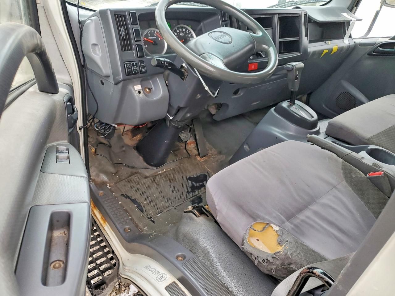 2015 Isuzu NPR HD BOX Truck