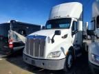 2016 Peterbilt 579 Semi Truck