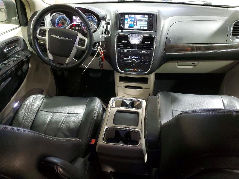 2014 Chrysler Town & Country Touring