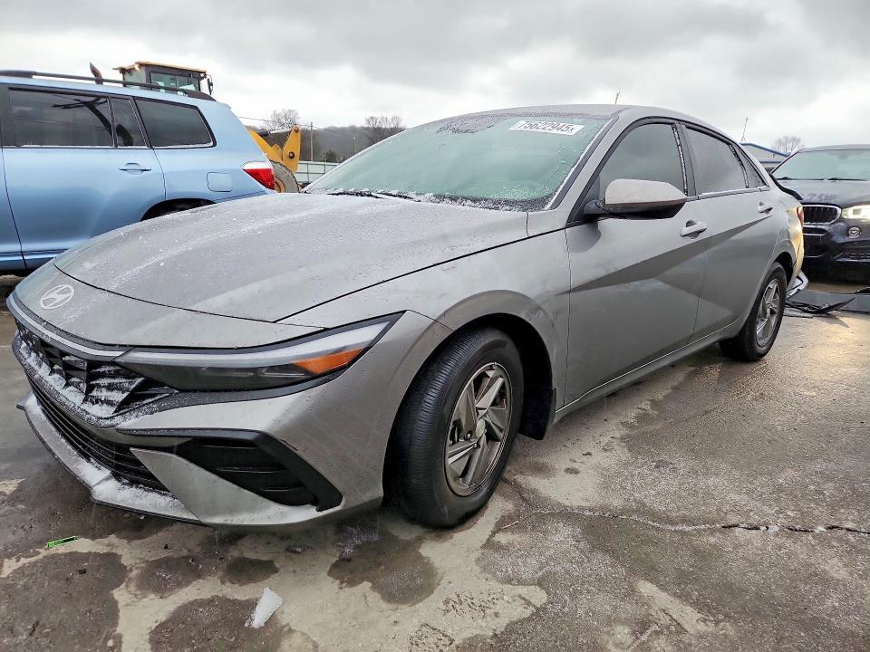 2025 Hyundai Elantra se