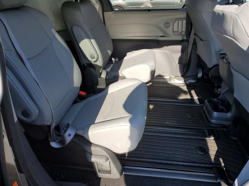 2024 Toyota Sienna xle