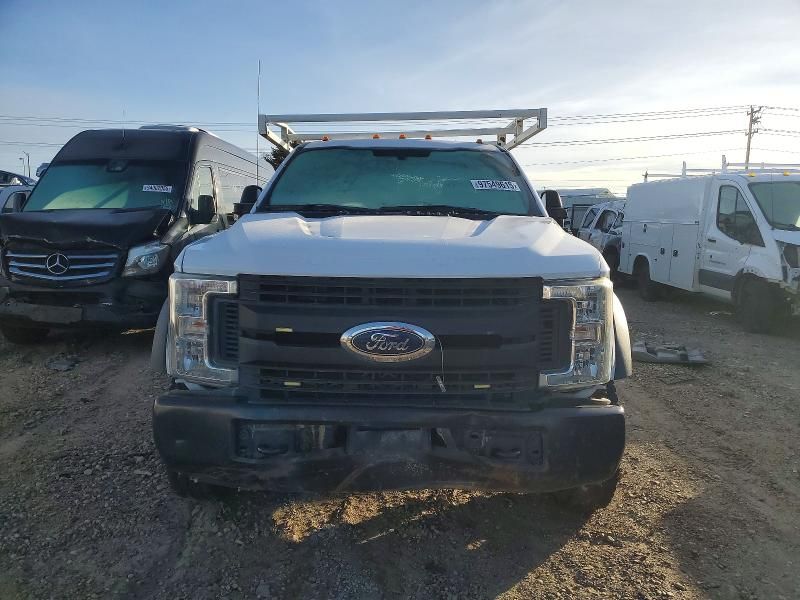 2017 Ford F550 Super Duty Utility / Service Truck